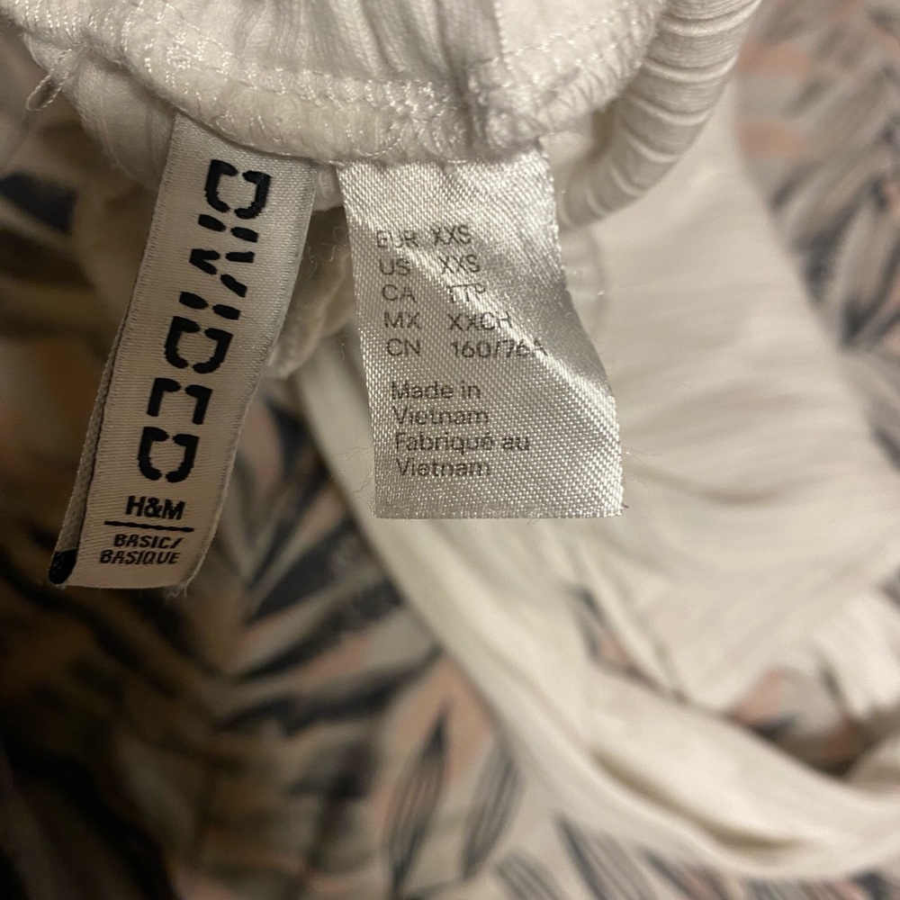 H&M White Basic Top - Picture 3 of 3